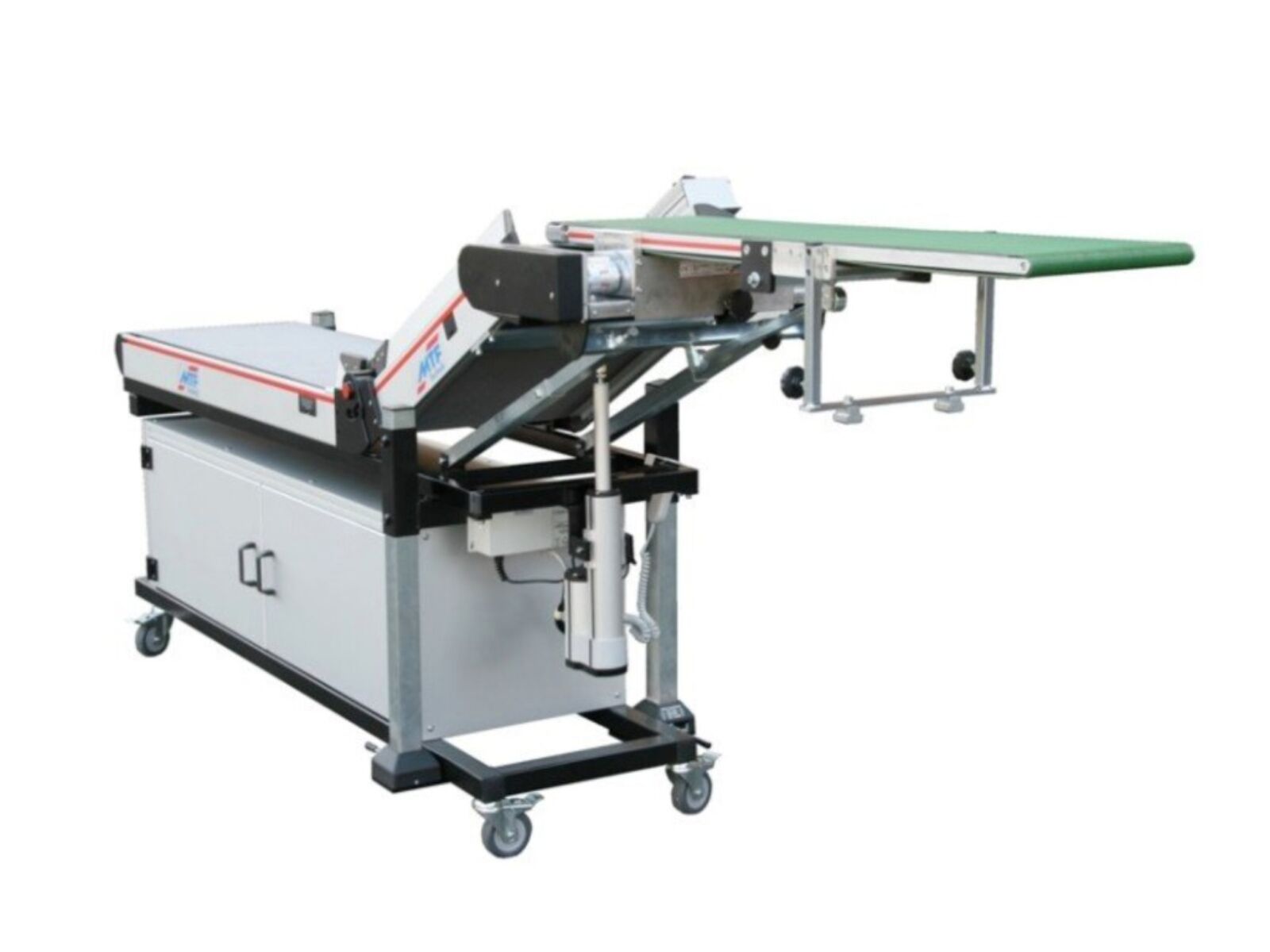 Conveyor combination comprising an angle conveyor NL and a small conveyor for the removal of different punched parts from various tools
