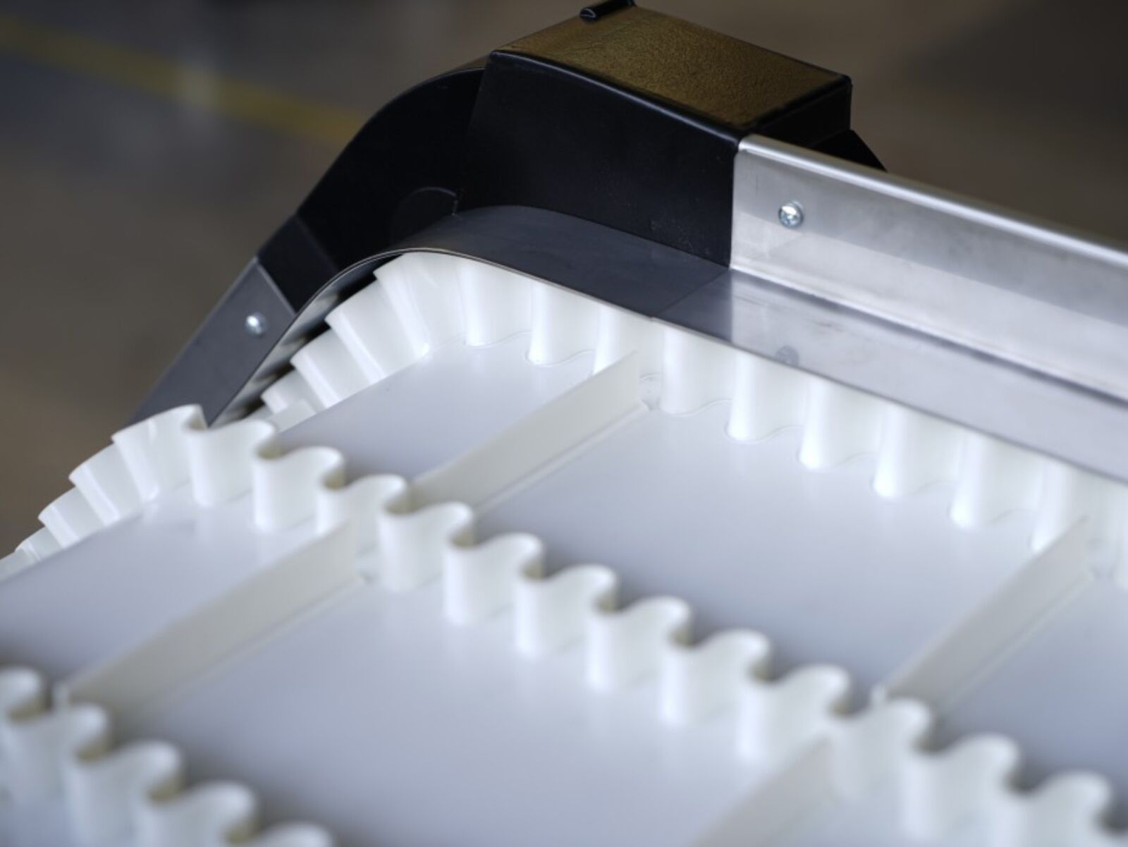 Longitudinal covering for conveyor belts