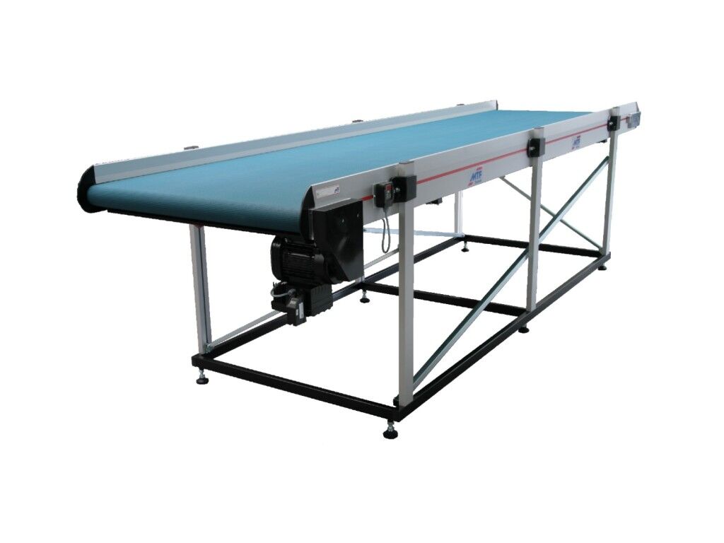 High-speed conveyor belt for parts acceleration for optical inspection by acceleration of granulate