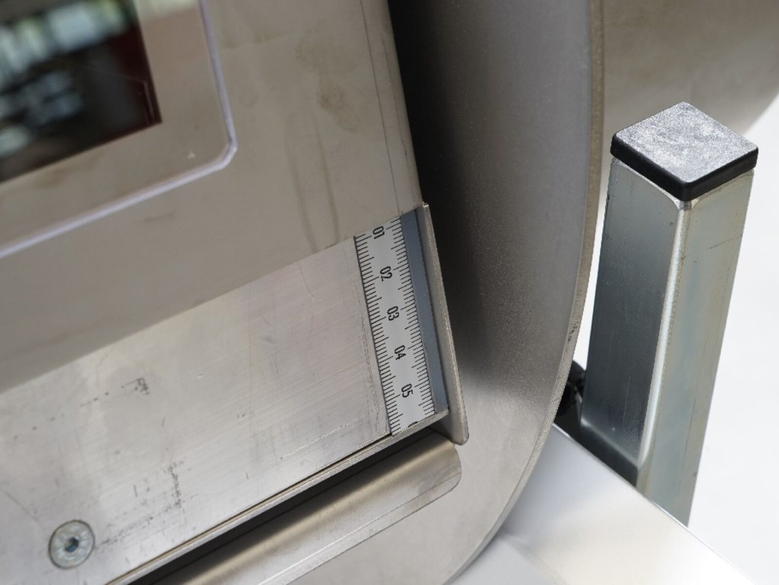 Separation shaft scale for separating drums
