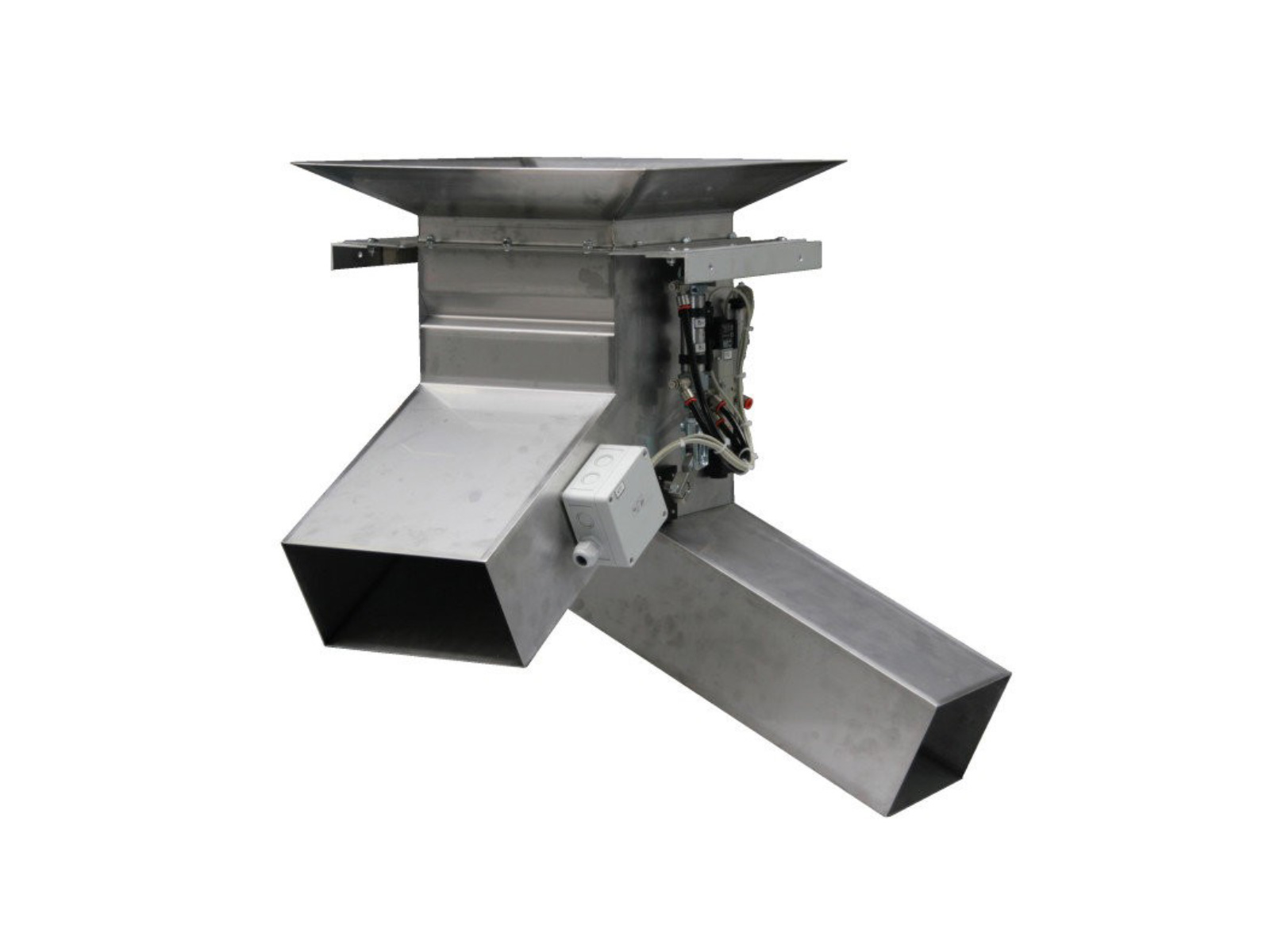 Pneumatic 2-way changeover flap reject chute for an injection molding machine